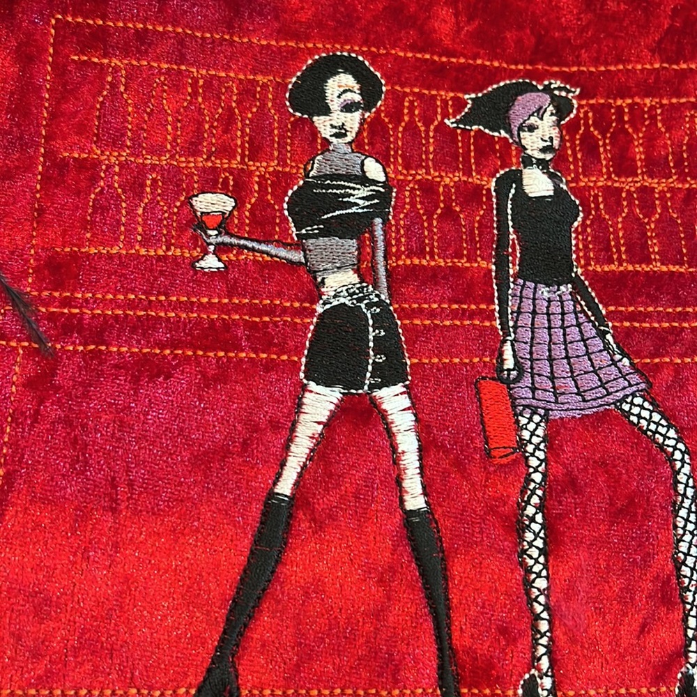 Red Novelty Shoulder Handbag. 2 Very Chic Ladies on front with feathers - Picture 10 of 10